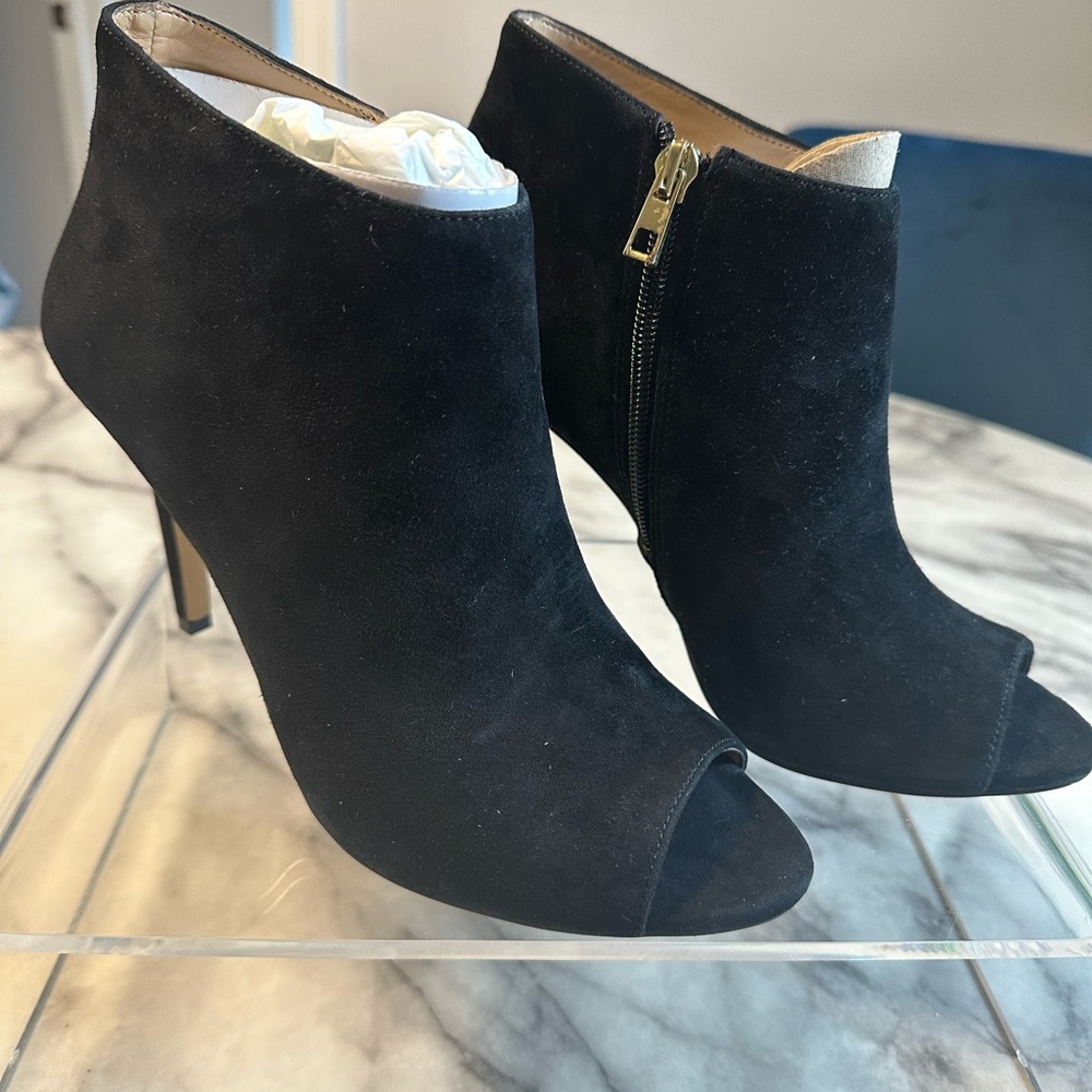 *NEW* Ann Taylor ‘Sloane’ Black Suede Peeptoe Bootie - Size 7.  Mint condition!